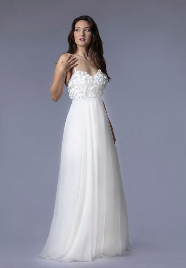 Robe de mariée bustier JULIETTE, corsage brodé de fleurs en relief et jupe en mousseline, vue de face, AM LUX COUTURE à Lyon
