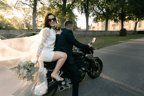 Comment choisir son bouquet de mariée selon sa robe et la saison ? 🌸💐 - AM LUX COUTURE 