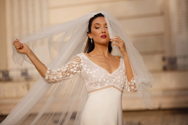 L'Importance des Accessoires : Comment Compléter Votre Robe de Mariée - AM LUX COUTURE 