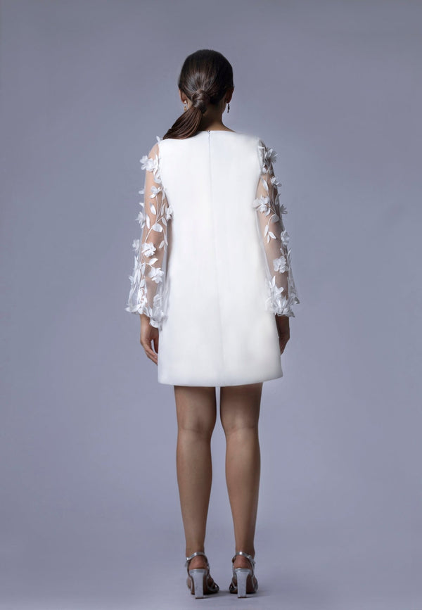 Robe Courte de Mariée avec Manches Florales Transparentes ISABELLE– Élégance Moderne à Lyon - AM LUX COUTURE