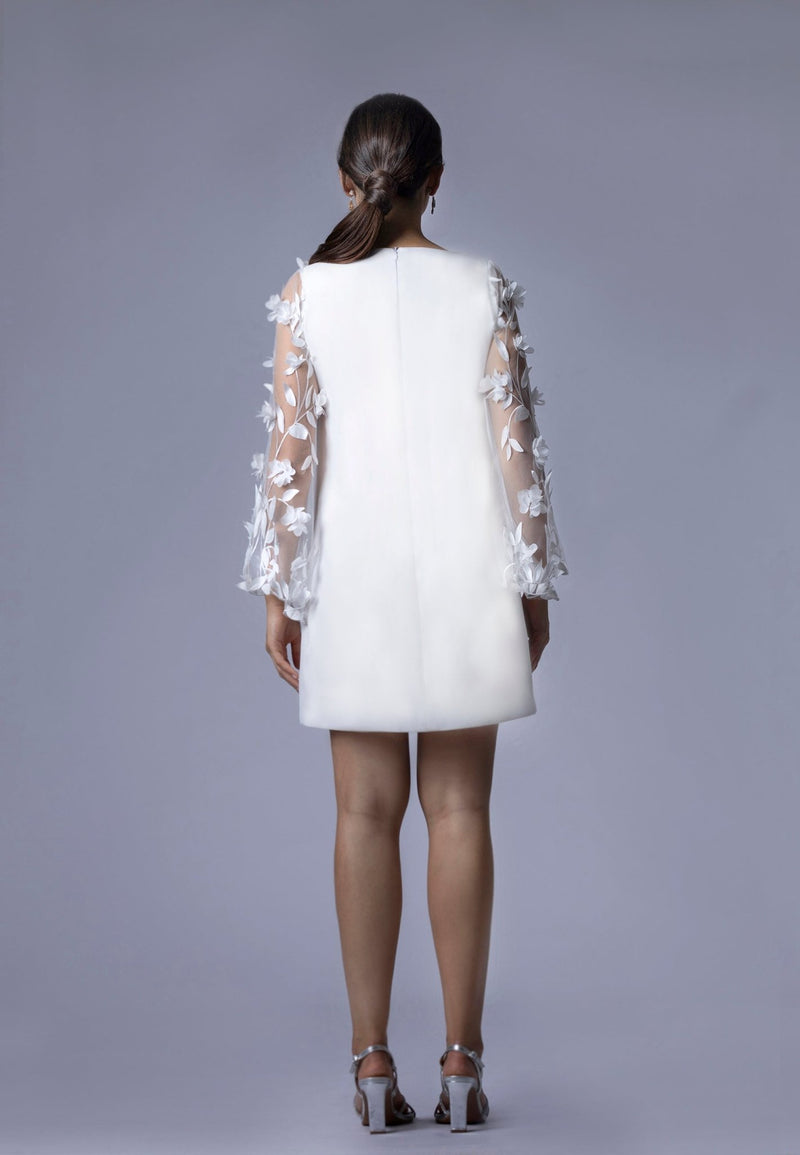 Robe Courte de Mariée avec Manches Florales Transparentes ISABELLE– Élégance Moderne à Lyon - AM LUX COUTURE