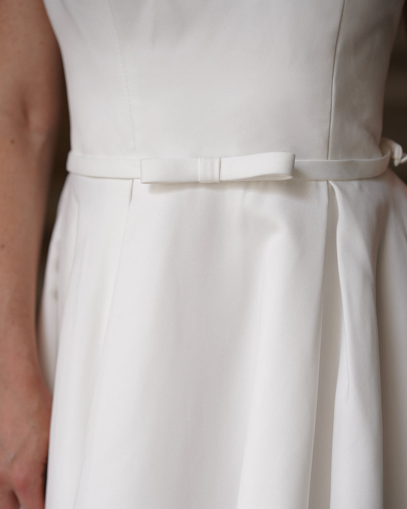 Robe de mariée ALMA – minimaliste avec dos en dentelle - AM LUX COUTURE