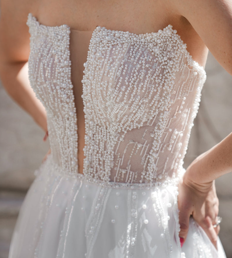 Robe de Mariée Elysia – Élégance Scintillante et Féminité à Lyon - AM LUX COUTURE