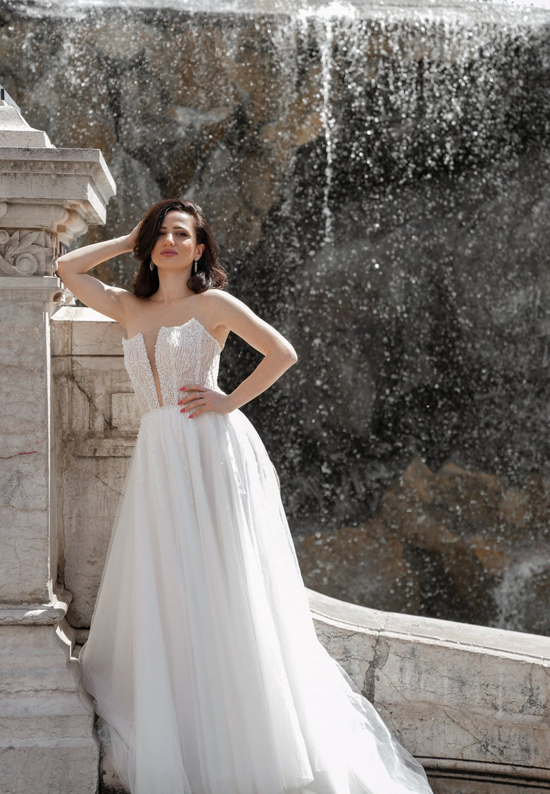 Robe de Mariée Elysia – Élégance Scintillante et Féminité à Lyon - AM LUX COUTURE