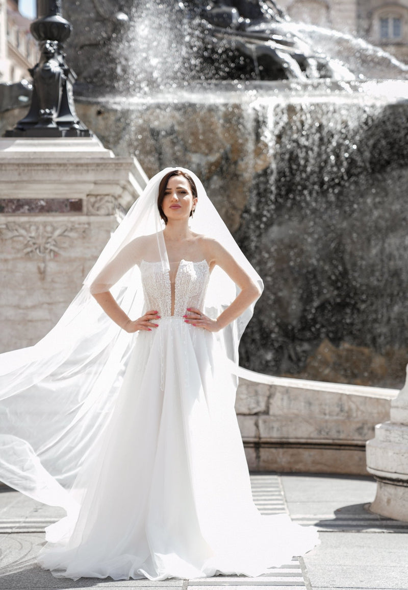 Robe de Mariée Elysia – Élégance Scintillante et Féminité à Lyon - AM LUX COUTURE