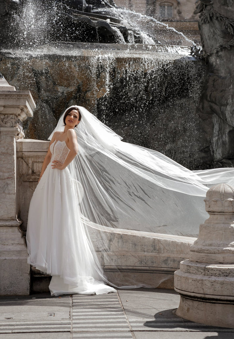 Robe de Mariée Elysia – Élégance Scintillante et Féminité à Lyon - AM LUX COUTURE