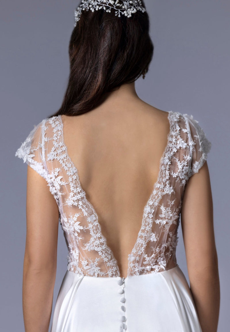 Robe de Mariée en Dentelle et Satin de Soie avec Fente – OLIVIA - AM LUX COUTURE