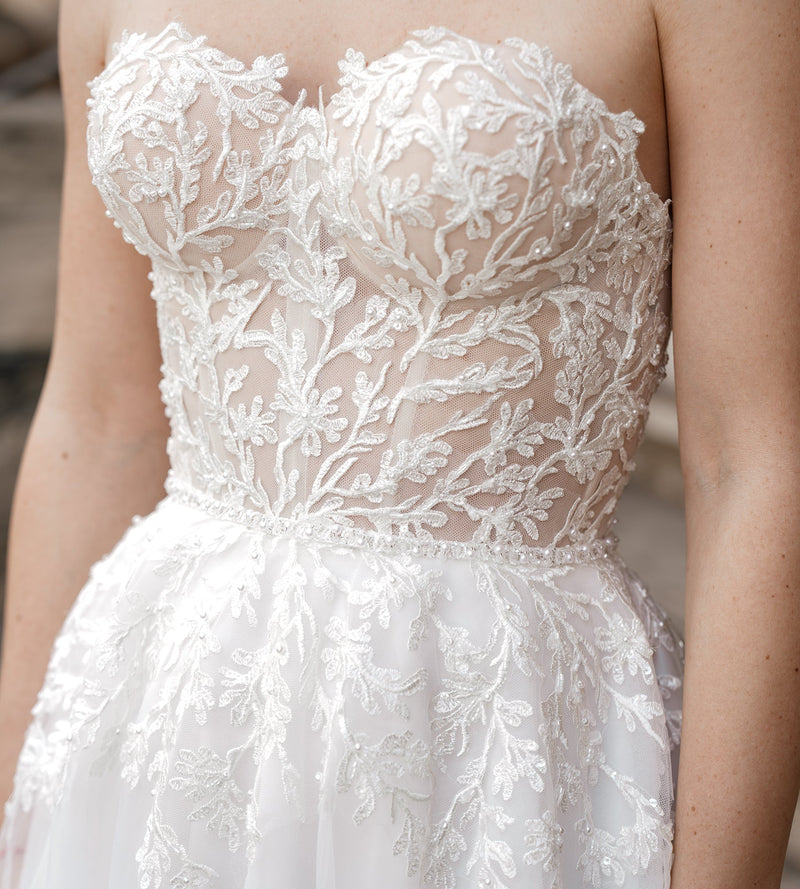 Robe de Mariée Princesse Flora – Luxe et Raffinement à Lyon - AM LUX COUTURE