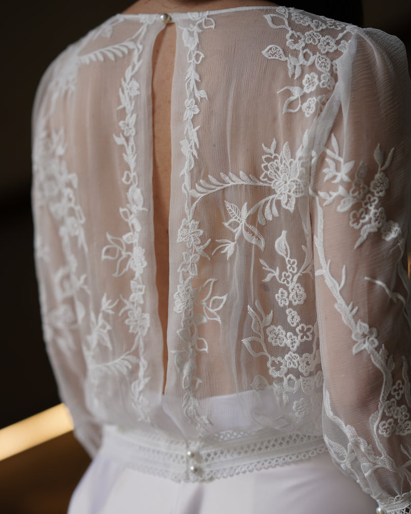 Haut de mariée ELARA – dos en soie brodée avec bouton perle